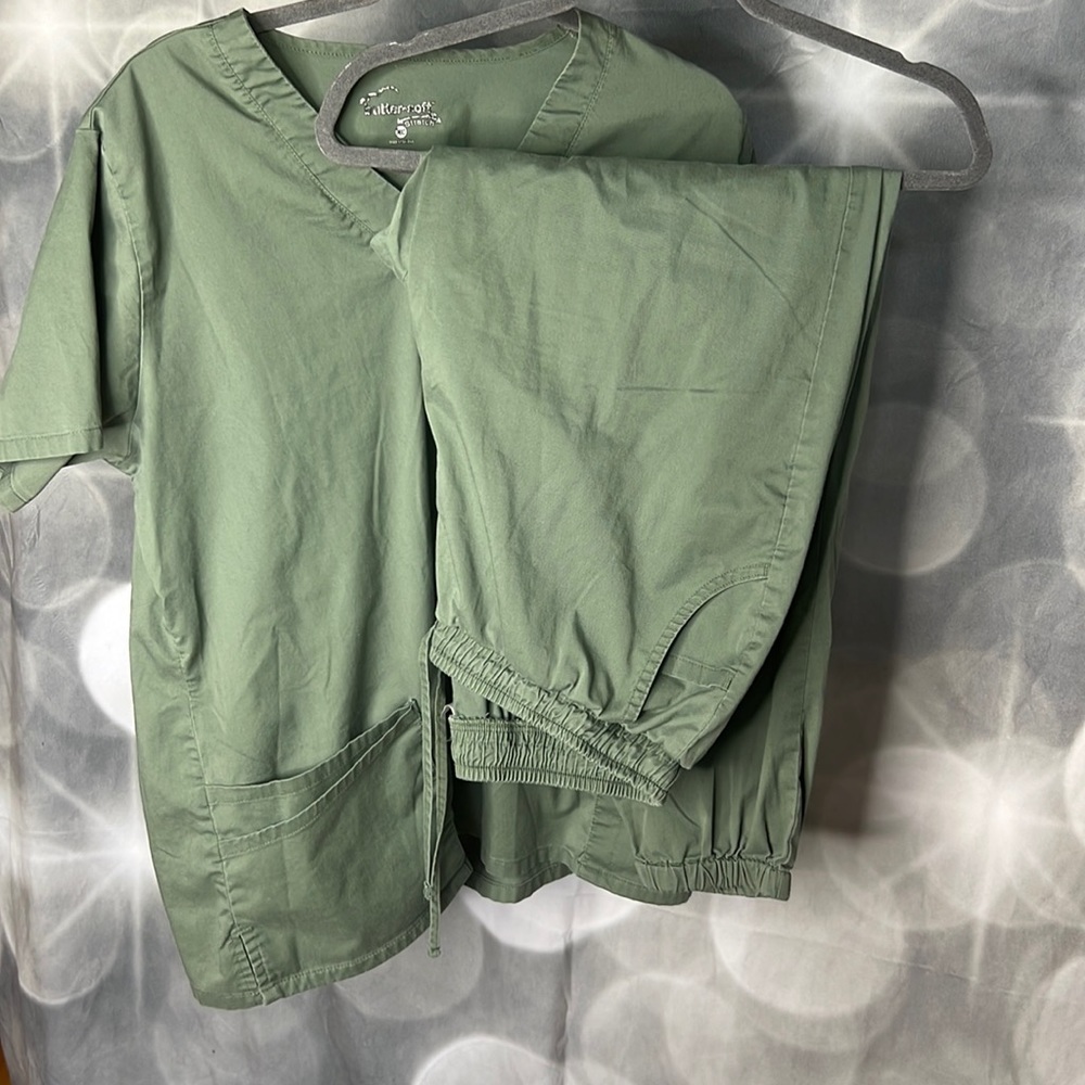 Uniform Advantage Buttersoft scrub set